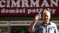 Jaroslav Cimrman provozuje obchod s domácími potebami na Masarykov ulici v...