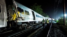 Vlak se v New Yorku srazil s drezínou a vykolejil, nehoda si vyžádala desítky...