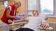 Studenti hradeckého Gymnázia Boženy Němcové byli poprvé darovat krev...