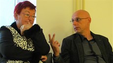 Hana Jení�ková a Jan Ha�ek p�ed soudem.