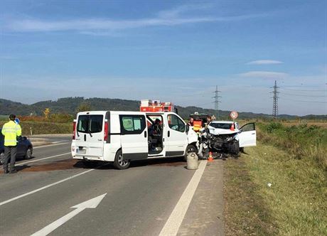 U sjezdu z D1 poblí Hranic se eln srazila dv auta. Pi nehod se zranilo...