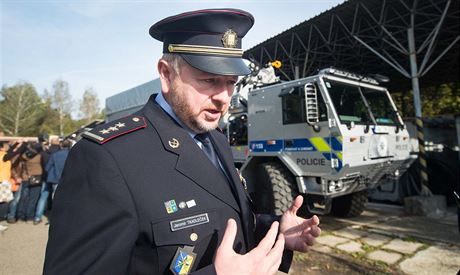 Jaromír Tkadleek je coby krajský policejní éf velitelem zásahu ve...