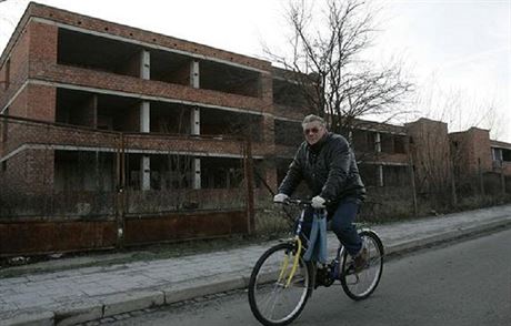 Nedostavné torzo Domu pionýr v Uherském Hraditi.