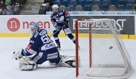 GÓL. Karel Vejmelka v brance Komety Brno u je bezmocný.