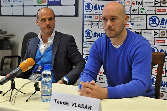 Martin Straka a Tomá Vlasák (vpravo) povedou doasn hokejisty Plzn.  |