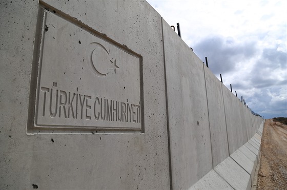 Turecko na jae dokonilo ze na hranicích se Sýrií
