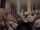 Smrt generála Gordona bhem pádu Chartúmu. Zábr z velkofilmu Chartúm (1966)