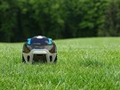 Kobi v letní verzi umí jenom sekat trávu.