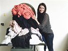 Veronika Hubková pracuje se zbytkovými materiály z textilní výroby.