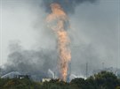Plameny lehající z místa výbuchu v továrn BASF v Ludwigshafenu (17.10.2016)