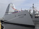 USS Zumwalt ped uvedením do provozu (13. íjna 2016)