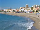 panlská klasika: plá Carihuela v letovisku Torremolinos na Costa del Sol