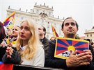 Zhruba tisíc lidí pivítalo na Hradanském námstí v Praze tibetského...
