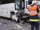 Nehoda autobusu a osobního auta na Karlovarsku