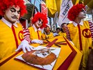 I Ronald McDonald má svou temnou stránku. Braziltí odborái v jeho upraveném...