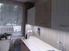 Pracovní plochu nové kuchyn� osv�tluje po celé délce LED pásek.