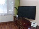 V obývacím pokoji z�stal p�vodní nábytek, i s ohledem na plánované st�hování.