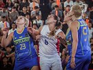 eská basketbalistka Tereza Vorlová svádí ve finále mistrovství svta 3x3...