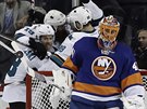 Jaroslav Halák v brance NY Islanders smutní, pekonal ho Tomá Hertl ze San...