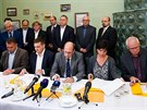 Zástupci ptikoalice podepsali v íjnu 2016 memorandum o spolupráci v...