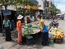 Nkup na ulici v Myanmaru.