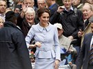 Vévodkyni Kate v Haagu vítaly stovky lidí (11. íjna 2016).