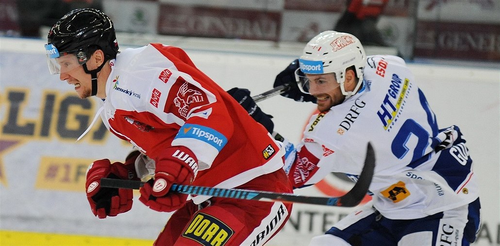Vilém Burian (vlevo) z Olomouce a Michal Gula�i z Komety Brno.