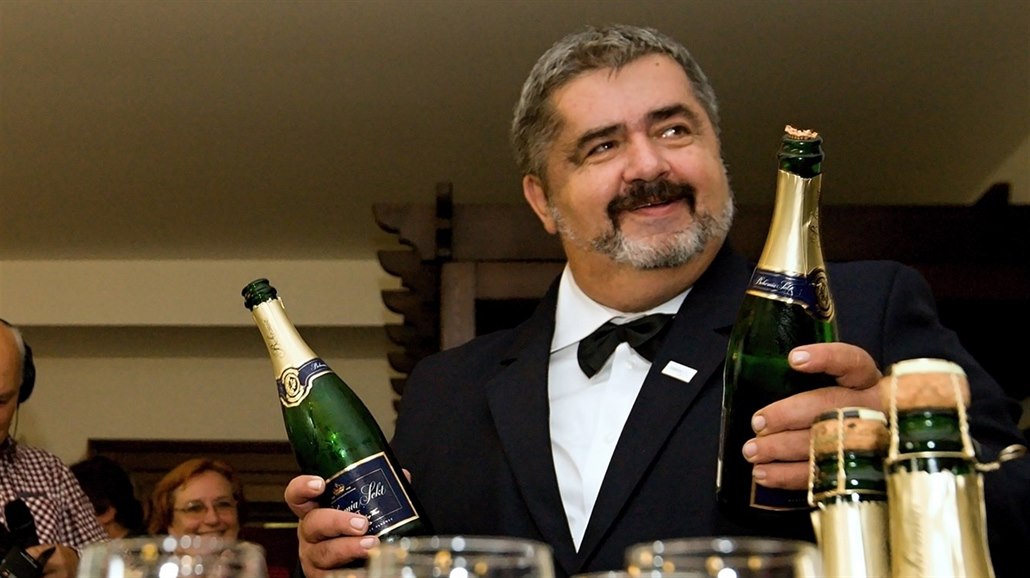 Michael Canov má d�vod k úsm�vu. S rekordním po�tem hlas� se stal novým...