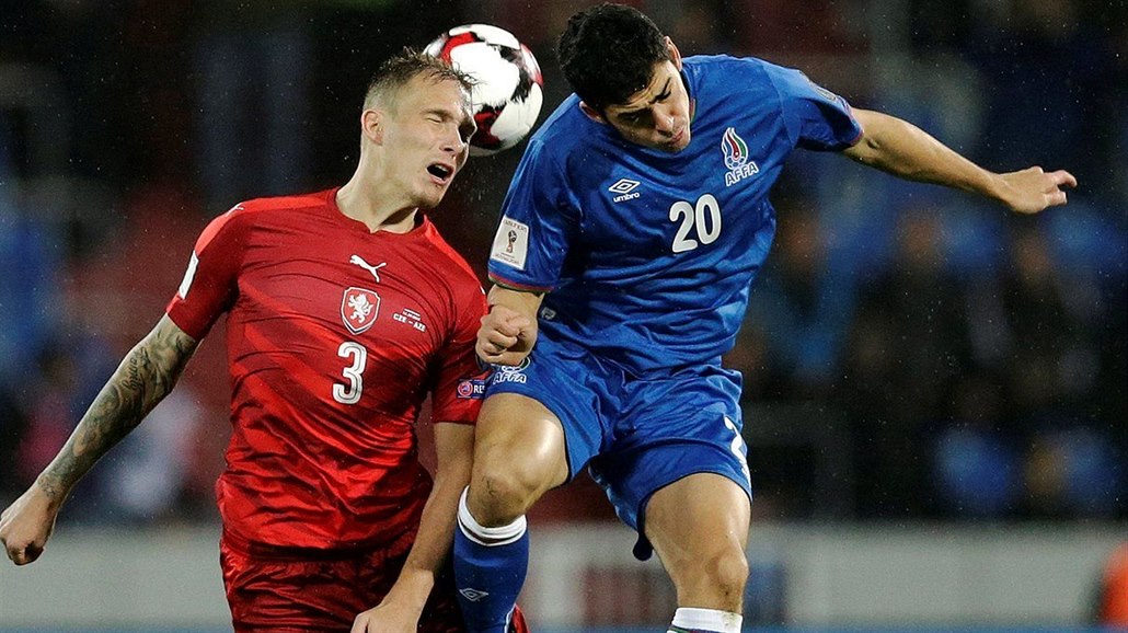 �eský zálo�ník Luká� Droppa  v kvalifika�ním utkání proti Ázerbájd�ánu v...