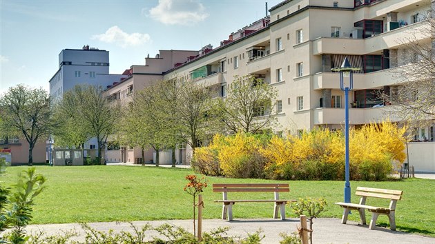 Nejznámější Gemeindebau ve Vídni je Karl Marx Hof, ve kterém je 1 272 bytů.