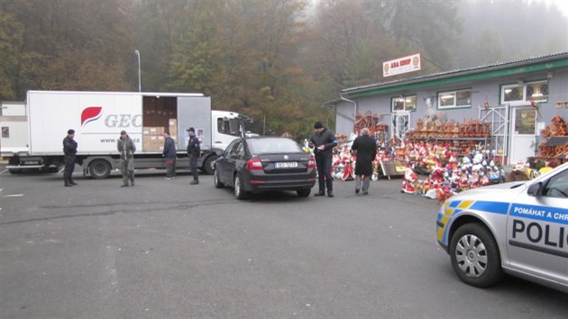 Policejn razie na trnici v Hranin u Kraslic.