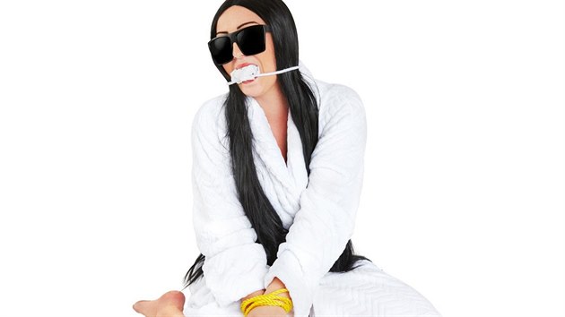 Americk e-shop nabz halloweensk kostm inspirovan pepadenm Kim Kardashianov.