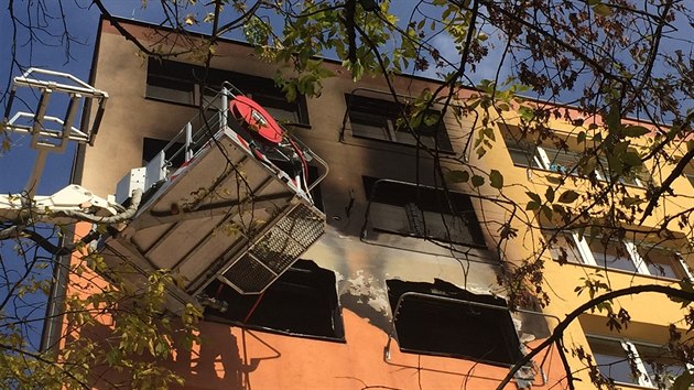 K poru bytu v panelovm dom v Neratovicch vyjelo osm jednotek hasi.