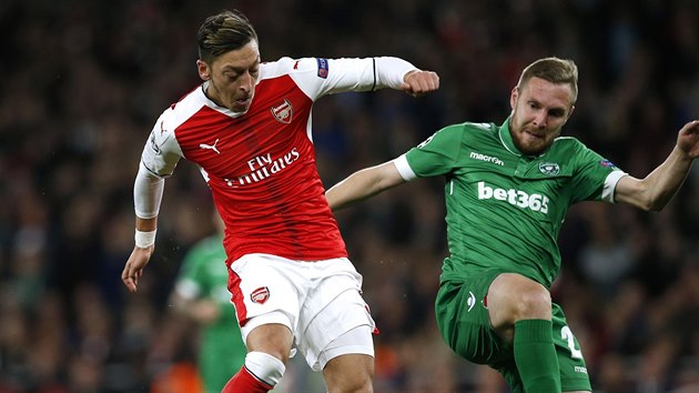 Mesut zil dv tvrt gl Arsenalu proti Ludogorci.