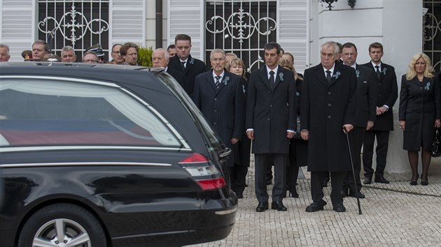 Pietnm ceremonilem na Bratislavskm hrad se Slovensko 13. jna louilo s prvnm prezidentem po vzniku samostatnho sttu v roce 1993 Michalem Kovem.