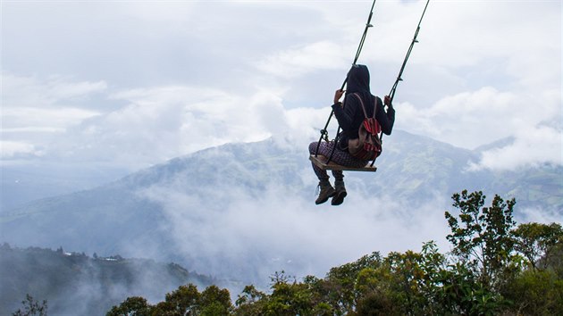 Povstn houpaka nad mstem Baños svhledem na sopku Tungurahua, kter skoro nikdy nen vidt.