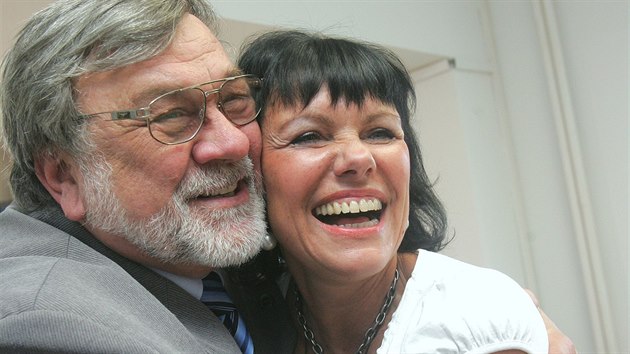 Jaroslav Doubrava a Alena Dernerov� se dostali do Sen�tu na kandid�tce strany Severo�e�i.cz.