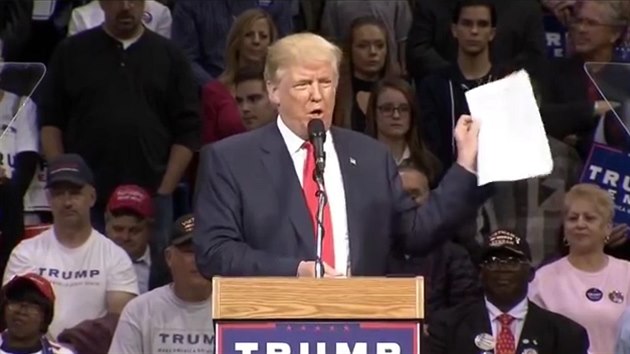 Donald Trump na předvolebním mítinku v Pennsylvánii (10. října 2016)