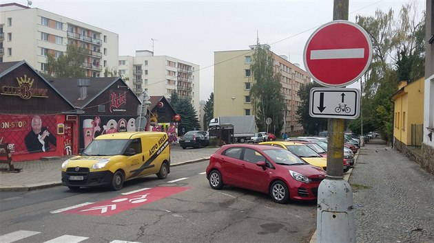 Na některých křižovatkách zatím způsobuje řešení a značení cyklopruhů občas zmatky. Složitější situace může být na křižovatce Beckovského a Havlíčkovy ulice.