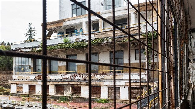 Barrandovsk� terasy maj� p�ipomenout dobu prvn� republiky. Takov� bude i kuchyn� zrekonstruovan� restaurace, kter� je u� dlouh� roky zav�en�. Vznikne tak� bistro s mezin�rodn� kuchyn� a hotel (13.10.2016).