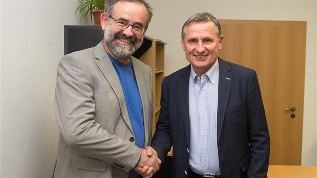 Lidovecký lídr a hlavní kandidát na hejtmana Jiří Čunek (vpravo) se sešel s Janem Pijáčkem, který vedl kandidátku občanských demokratů.