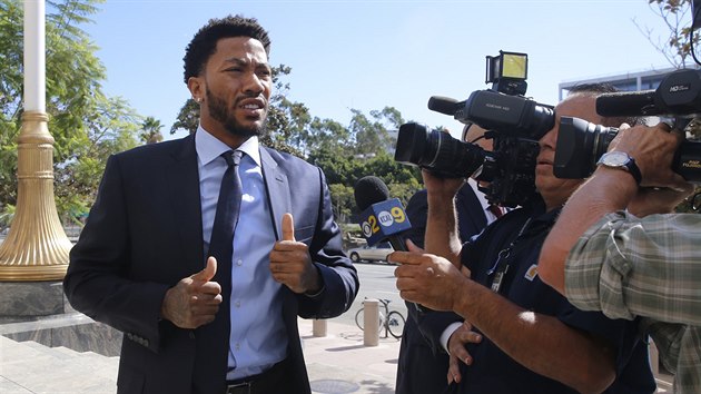 Derrick Rose z NY Knicks m k soudnmu pelen, v Los Angeles se projednv aloba jeho exptelkyn.