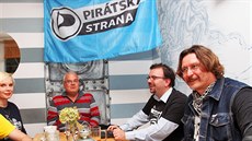 Do krajského zastupitelstva se nov dostala i eká pirátská strana.