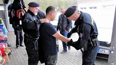 Policejní razie na trnici v Hraniné u Kraslic.