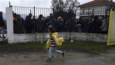 V ecku protestovali rodie proti nástupu malých migrant do koly (10. íjen...