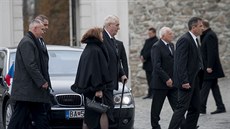 Slovensko se 13. října státním pohřbem loučilo s prvním prezidentem po vzniku...