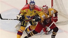 Jihlavský Ale� Jergl (vpravo) cloní p�ed �eskobud�jovickou bránou