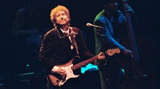 Americký hudebník Bob Dylan při svém pražském koncertu v Paláci kultury (12....