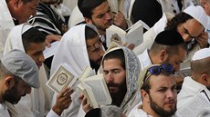 Ortodoxní chasid�tí �idé oslavují za�átek �idovského nového roku u hrobky...