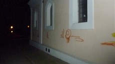 Jednaticetiletý vandal v noci posprejoval kapli svatého Cyrila a Metodje v...
